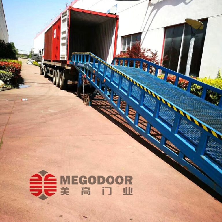 上海物流園集裝箱電動登車橋：高精度、高可靠性的智能裝卸解決方案縮略圖